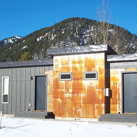 Terra Nova Cabins ウェスト・イエローストーン エクステリア 写真