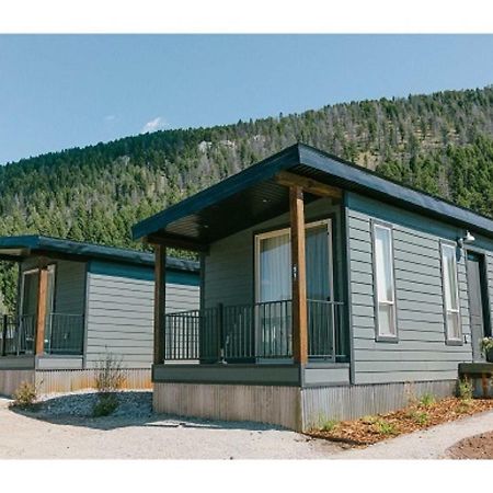 Terra Nova Cabins ウェスト・イエローストーン エクステリア 写真