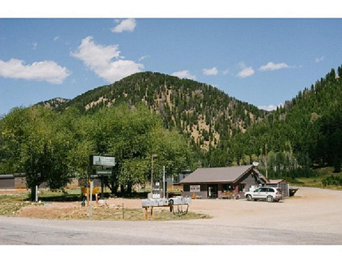 Terra Nova Cabins ウェスト・イエローストーン エクステリア 写真